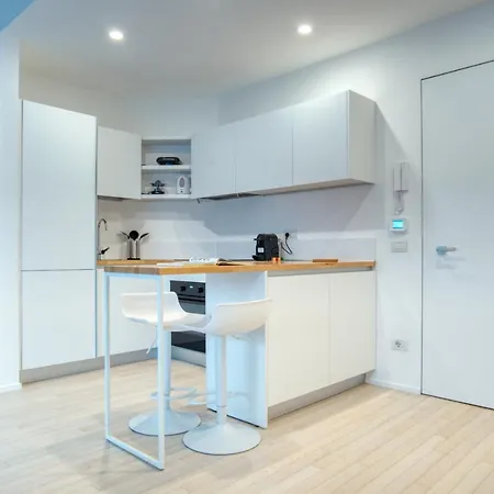 Lumi Nuovissimi Loft Mansardati Da 2 O 4pax In Loreto