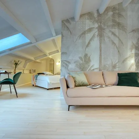 Lumi Nuovissimi Loft Mansardati Da 2 O 4pax In Loreto * Milan