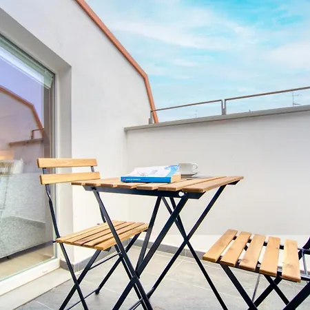 Lumi Nuovissimi Loft Mansardati Da 2 O 4pax In Loreto * Milan