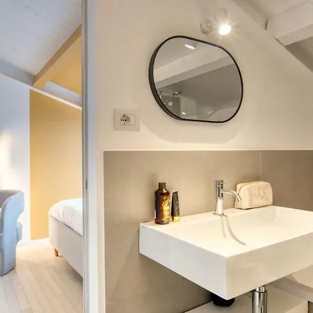 Lumi Nuovissimi Loft Mansardati Da 2 O 4pax In Loreto Milan