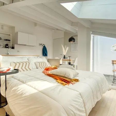 Lumi Nuovissimi Loft Mansardati Da 2 O 4pax In Loreto Apartment Milan