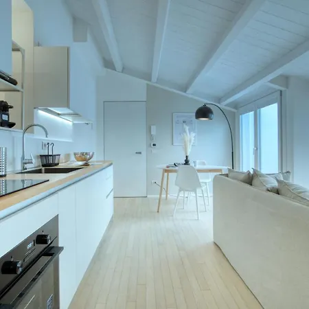 Apartment Lumi Nuovissimi Loft Mansardati Da 2 O 4pax In Loreto Milan