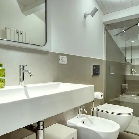アパート Lumi Nuovissimi Loft Mansardati Da 2 O 4pax In Loreto