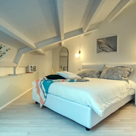 Lumi Nuovissimi Loft Mansardati Da 2 O 4pax In Loreto Apartamento Milán