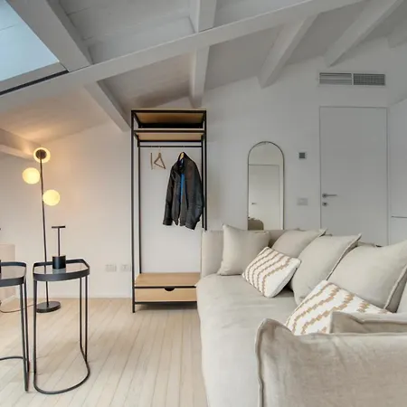 アパート Lumi Nuovissimi Loft Mansardati Da 2 O 4pax In Loreto *